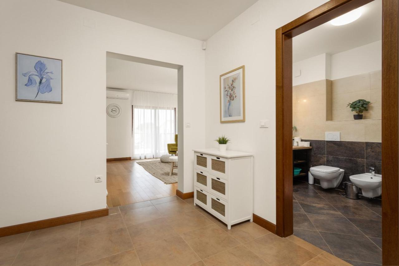 Apartments Cesare With Shared Pool Ližnjan Exterior foto