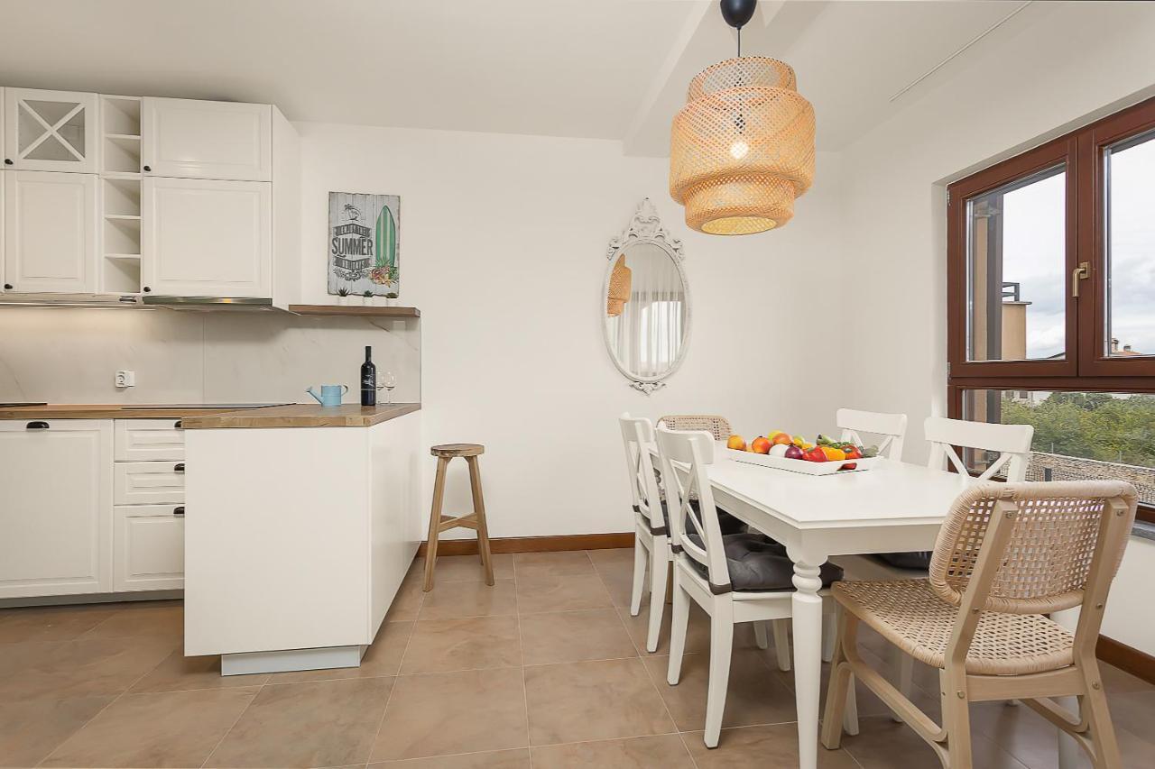 Apartments Cesare With Shared Pool Ližnjan Exterior foto